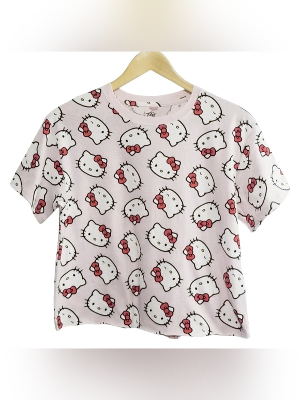 NEW Sanrio Hello Kitty Allover Graphic Pink Short Sleeve Cropped Tee Shirt NWOT